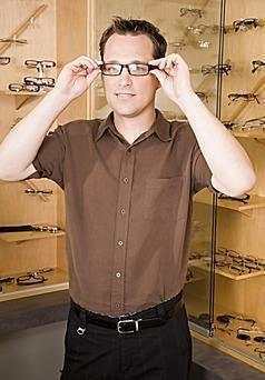 近視多年，中年還需配眼鏡？——兼談物聯網技術在視力健康領域的應用